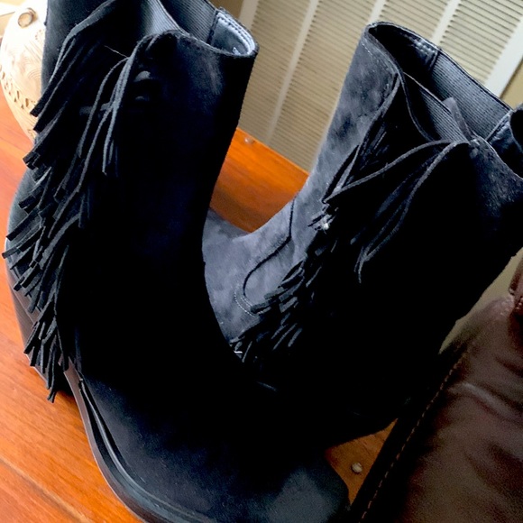 Brand new boots. Have them for a year but I NEVER use them. NEW condition. - Picture 4 of 6